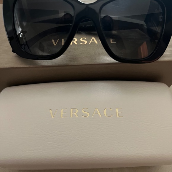 Versace cat eye sunglasses - Picture 3 of 4